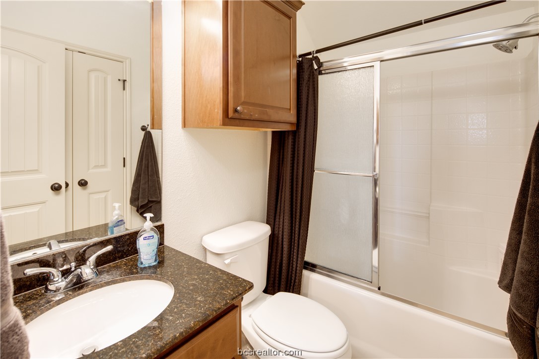 College Station, Texas 77845, United States, 3 Bedrooms Bedrooms, ,4 BathroomsBathrooms,Residential,Pending,68841