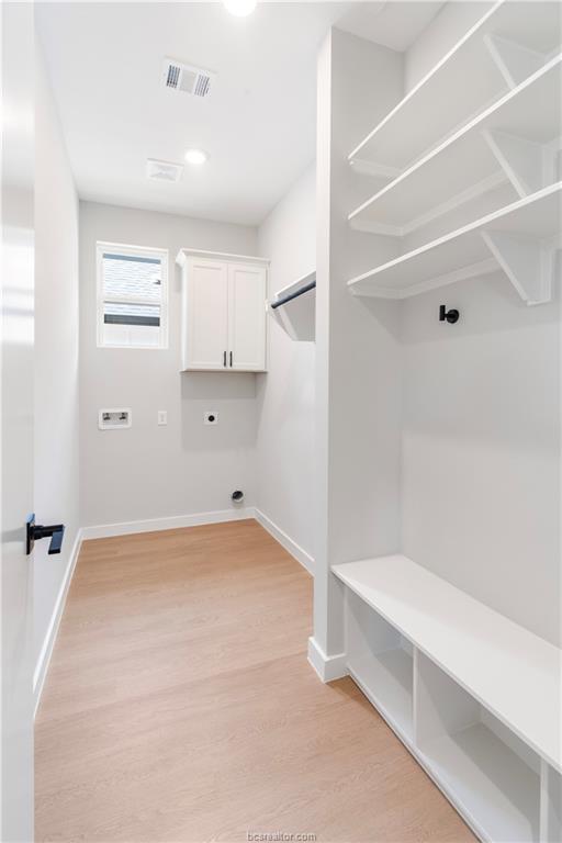 Bryan, Texas 77808, United States, 3 Bedrooms Bedrooms, ,2 BathroomsBathrooms,Residential,Pending,35777