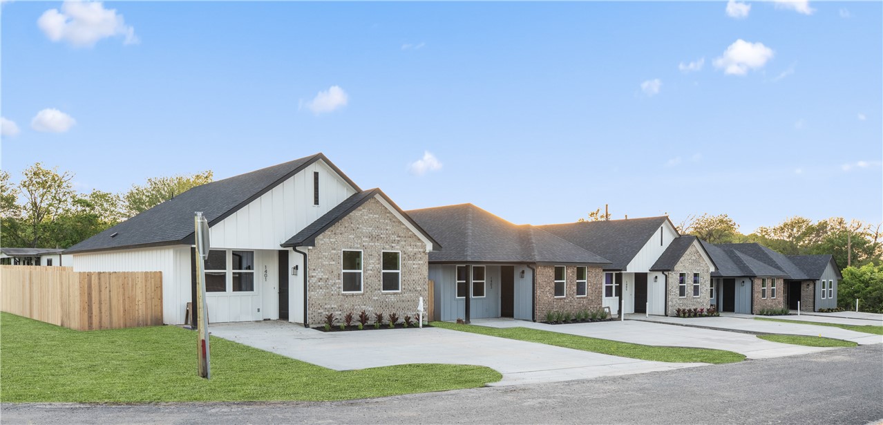 Bryan, Texas 77808, United States, 3 Bedrooms Bedrooms, ,2 BathroomsBathrooms,Residential,Pending,35777