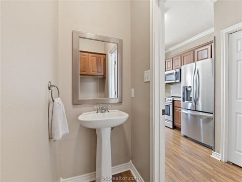 Tiny photo for 1425 W Villa Maria Road #605, Bryan, TX 77801 (MLS # 26003424)