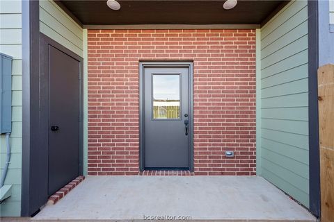 Tiny photo for 100 33rd St W, Bryan, TX 77803 (MLS # 26005567)