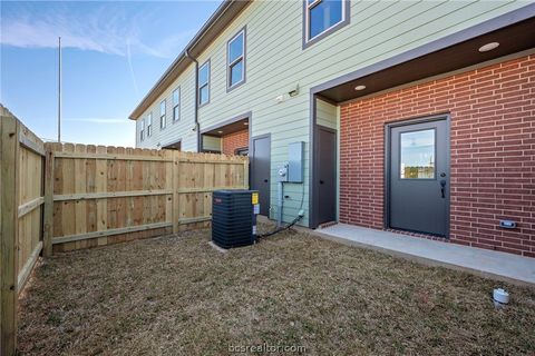 Tiny photo for 100 33rd St W, Bryan, TX 77803 (MLS # 26005567)