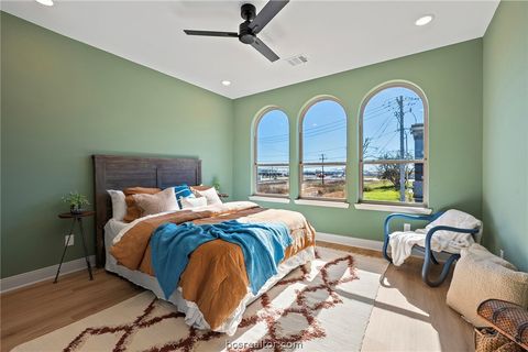 Tiny photo for 100 33rd St W, Bryan, TX 77803 (MLS # 26005567)