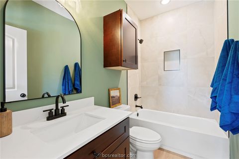 Tiny photo for 100 33rd St W, Bryan, TX 77803 (MLS # 26005567)