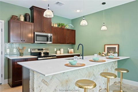 Tiny photo for 100 33rd St W, Bryan, TX 77803 (MLS # 26005567)