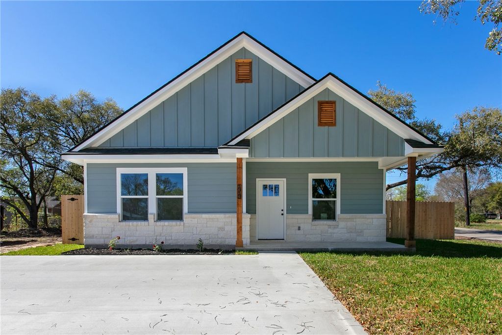Photo of 1313 Rollins Avenue, Bryan, TX 77803 (MLS # 26003000)