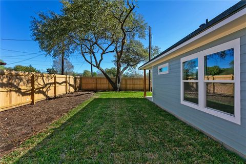 Tiny photo for 1313 Rollins Avenue, Bryan, TX 77803 (MLS # 26003000)