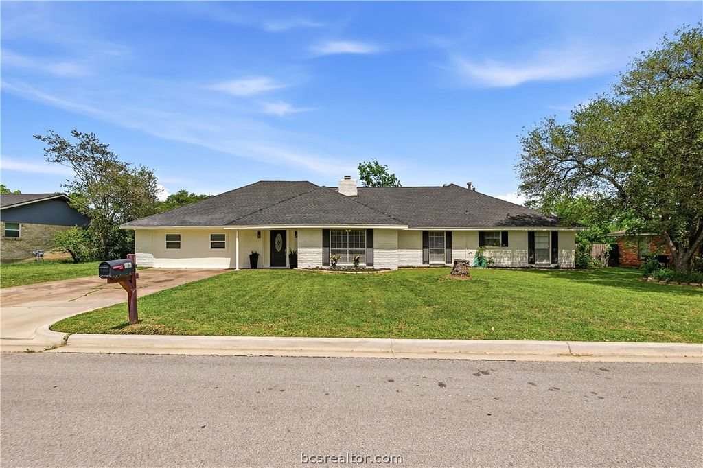 Photo of 1405 Lawyer Street, College Station, TX 77840 (MLS # 26004473)