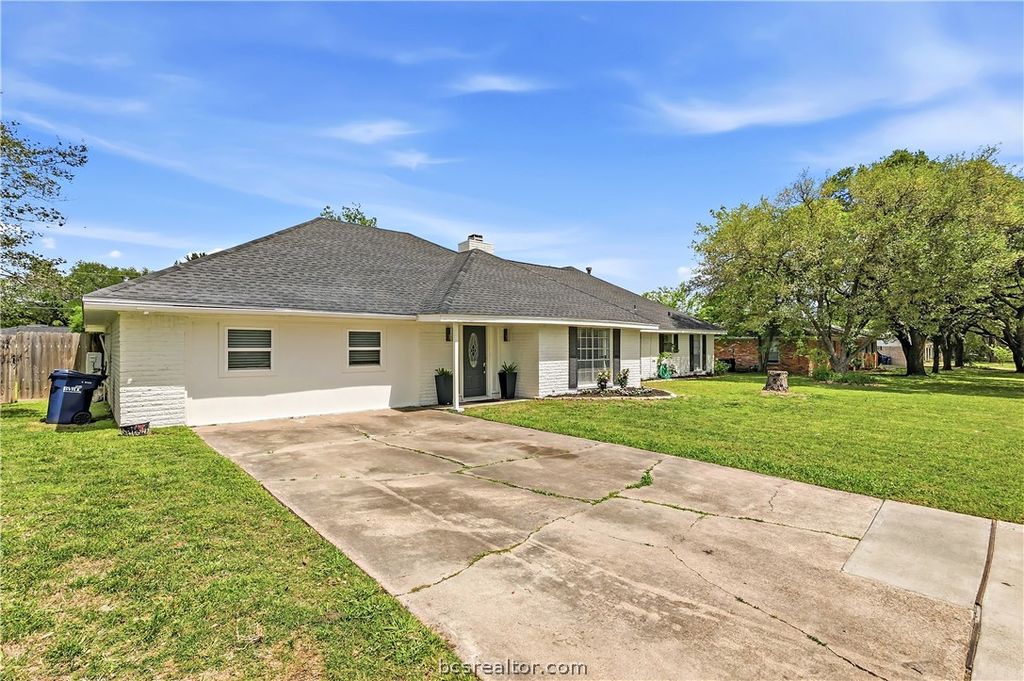 Photo of 1405 Lawyer Street, College Station, TX 77840 (MLS # 26004473)