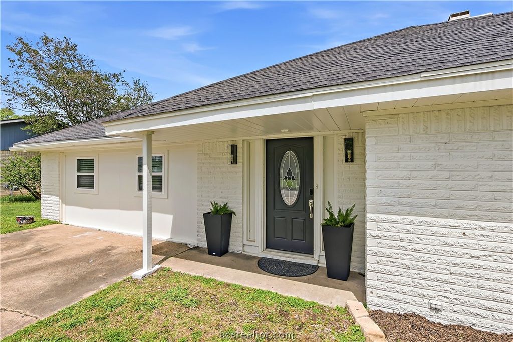 Photo of 1405 Lawyer Street, College Station, TX 77840 (MLS # 26004473)