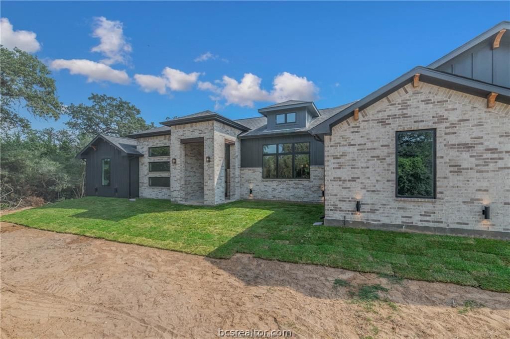 Photo of 12 High Meadow Trail, Franklin, TX 77856 (MLS # 26001920)