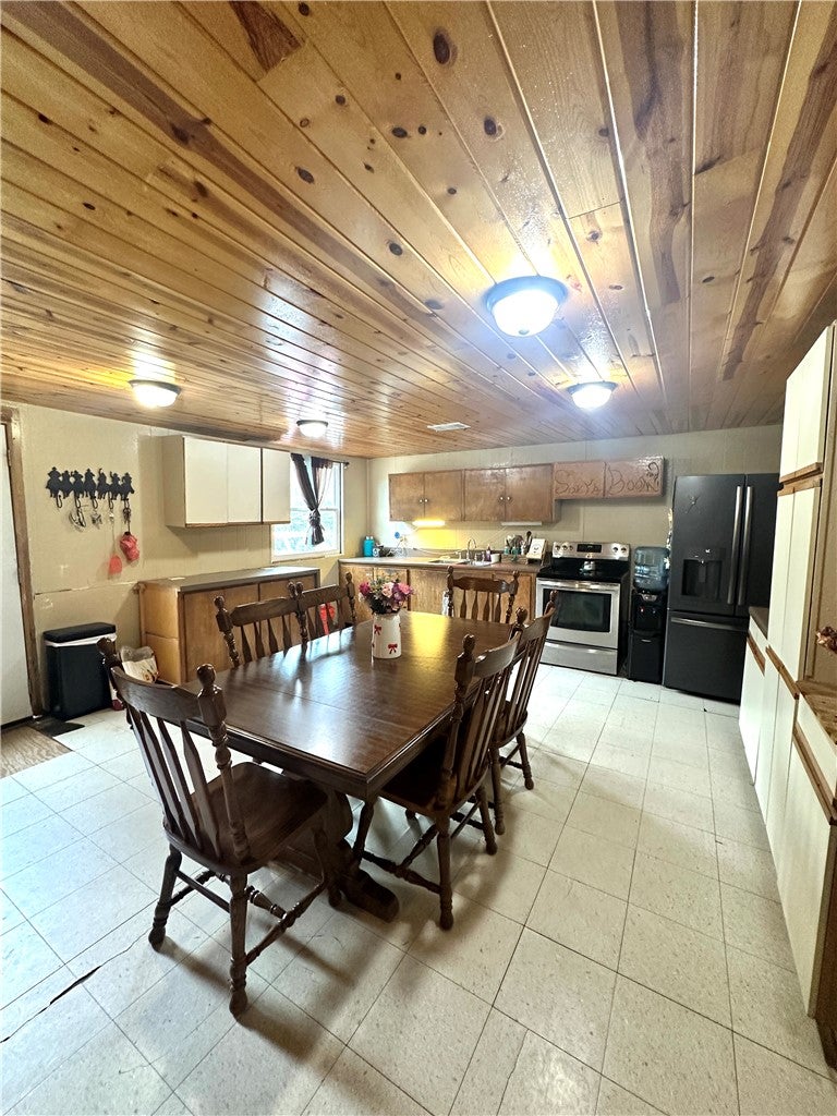 Photo of 10682 Foxfire Drive, Plantersville, TX 77363 (MLS # 26010968)