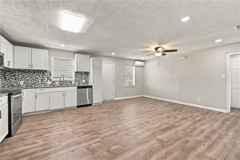 Tiny photo for 389 Mulberry, Somerville, TX 77879 (MLS # 26012479)