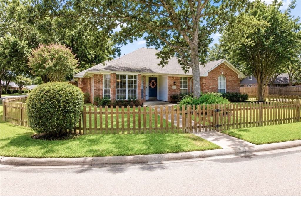 Photo of 1518 Jasmine Court Court, College Station, TX 77845 (MLS # 26007372)
