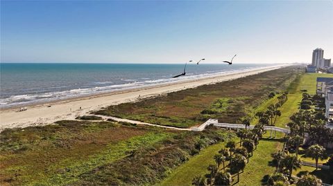 Tiny photo for 2622 E Seaside Drive, Galveston, TX 77550 (MLS # 26004555)