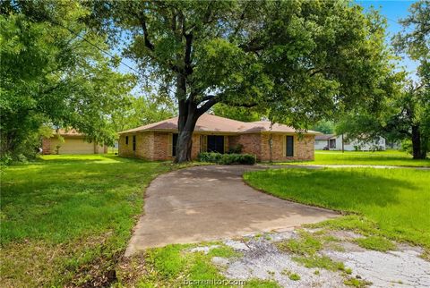 706 Mesquite Street Calvert TX 77837