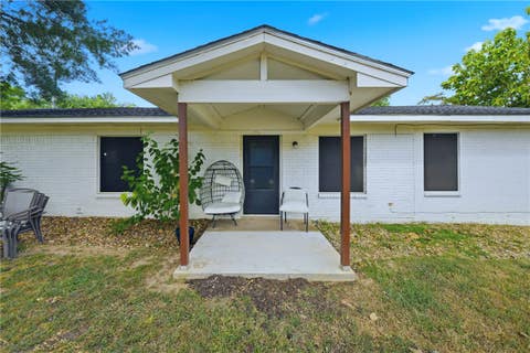 Tiny photo for 700 N Owensville Street, Franklin, TX 77856 (MLS # 26010233)