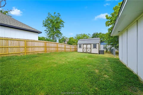 Tiny photo for 700 N Owensville Street, Franklin, TX 77856 (MLS # 26010233)