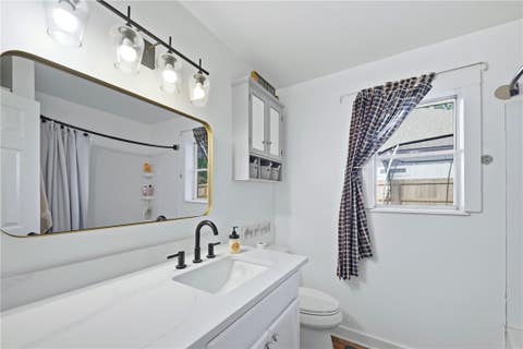 Tiny photo for 700 N Owensville Street, Franklin, TX 77856 (MLS # 26010233)