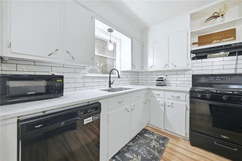 Tiny photo for 700 N Owensville Street, Franklin, TX 77856 (MLS # 26010233)