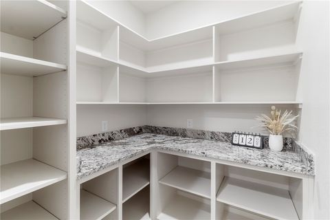 Tiny photo for 7823 Luke Ct Ct, Bryan, TX 77808 (MLS # 25011043)