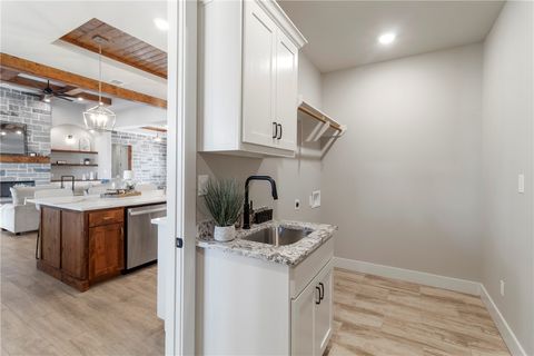 Tiny photo for 7823 Luke Ct Ct, Bryan, TX 77808 (MLS # 25011043)