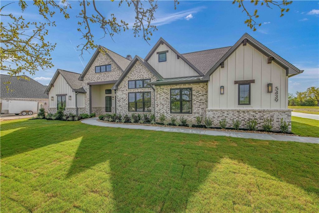 Photo of 5439 Woodland Park Drive, College Station, TX 77845 (MLS # 26003846)