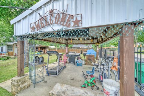 Tiny photo for 411 N Commerce Street, Madisonville, TX 77864 (MLS # 26000124)