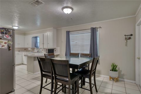 Tiny photo for 411 N Commerce Street, Madisonville, TX 77864 (MLS # 26000124)