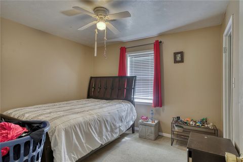 Tiny photo for 411 N Commerce Street, Madisonville, TX 77864 (MLS # 26000124)