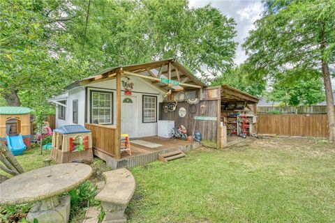 Tiny photo for 411 N Commerce Street, Madisonville, TX 77864 (MLS # 26000124)