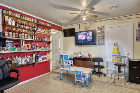 Tiny photo for 411 N Commerce Street, Madisonville, TX 77864 (MLS # 26000124)