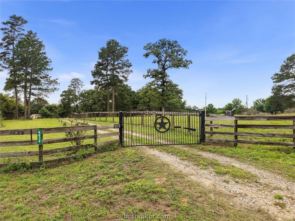 Photo of 6639 Millstone Drive, Navasota, TX 77868 (MLS # 26006561)