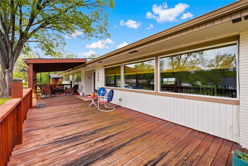 Photo of 305 N Harvey Street, Caldwell, TX 77836 (MLS # 26004584)