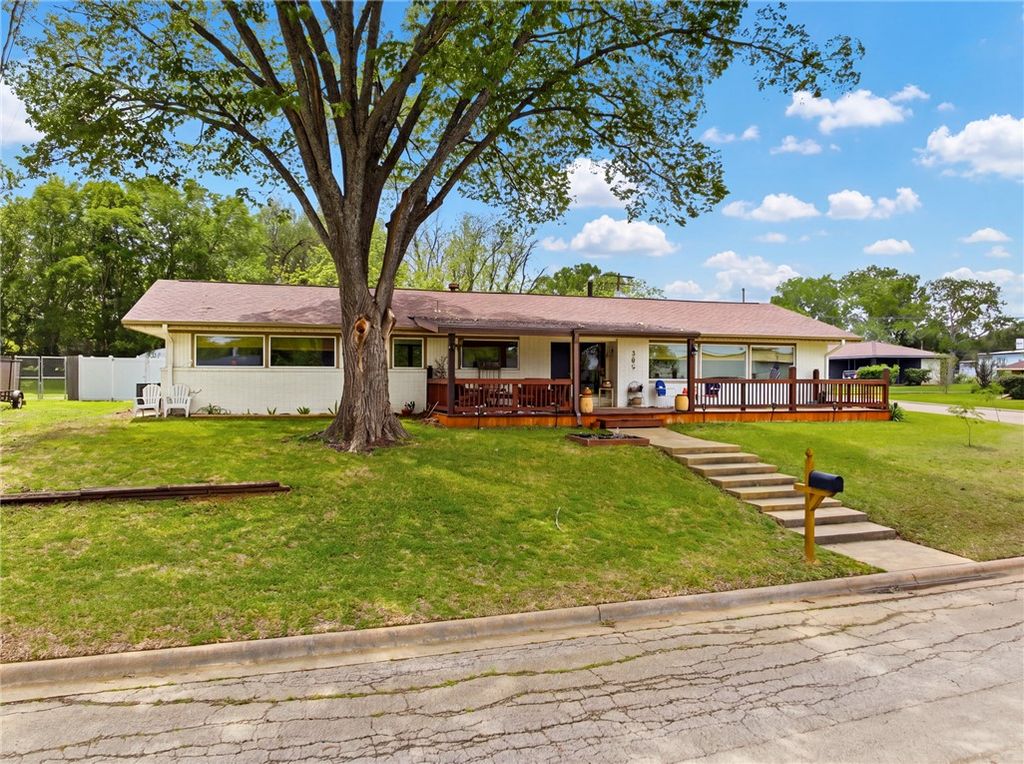 Photo of 305 N Harvey Street, Caldwell, TX 77836 (MLS # 26004584)