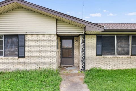 Tiny photo for 305 W School Street, Madisonville, TX 77864 (MLS # 26007347)