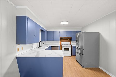 Tiny photo for 305 W School Street, Madisonville, TX 77864 (MLS # 26007347)