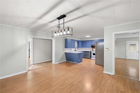 Tiny photo for 305 W School Street, Madisonville, TX 77864 (MLS # 26007347)