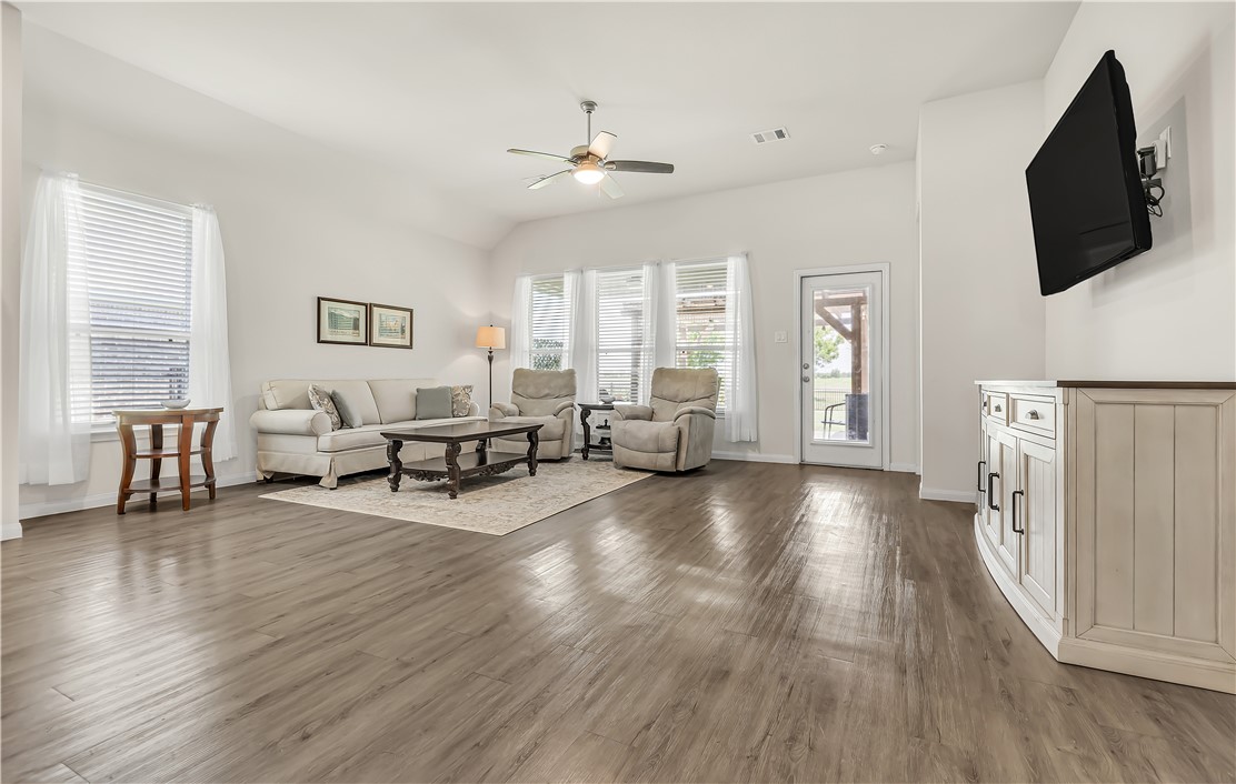 Navasota, Texas 77868, United States, 3 Bedrooms Bedrooms, ,2 BathroomsBathrooms,Residential,Active,188663