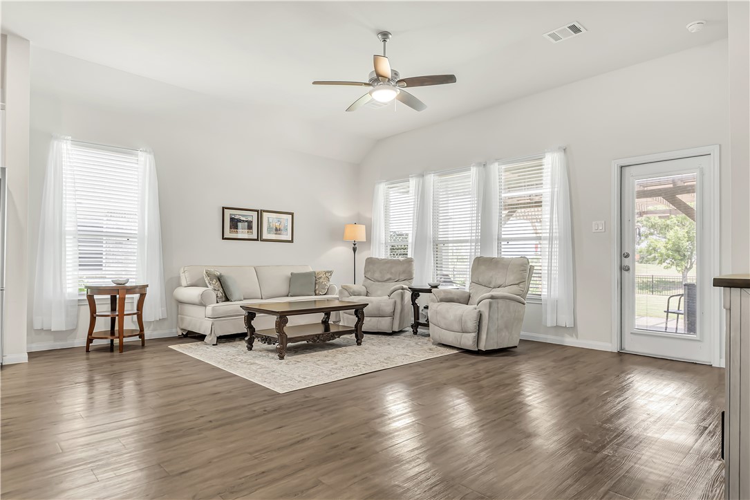 Navasota, Texas 77868, United States, 3 Bedrooms Bedrooms, ,2 BathroomsBathrooms,Residential,Active,188663