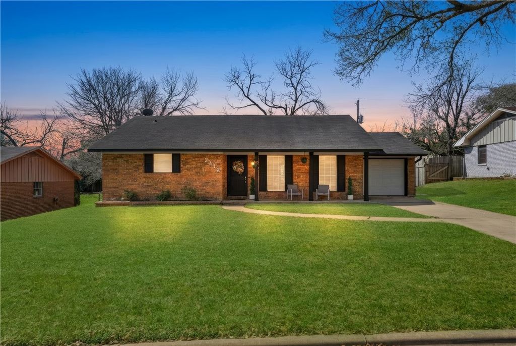 Photo of 2412 Airline Dr, Brenham, TX 77833 (MLS # 26002480)