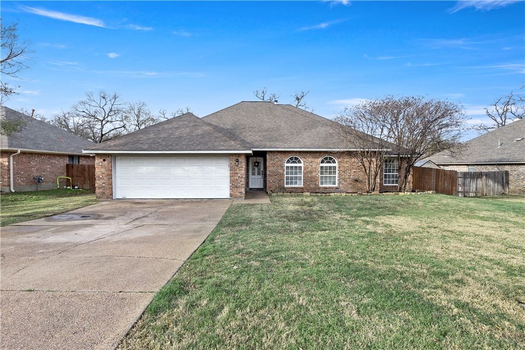 Photo of 2601 Manchester Drive, Bryan, TX 77802 (MLS # 26000844)