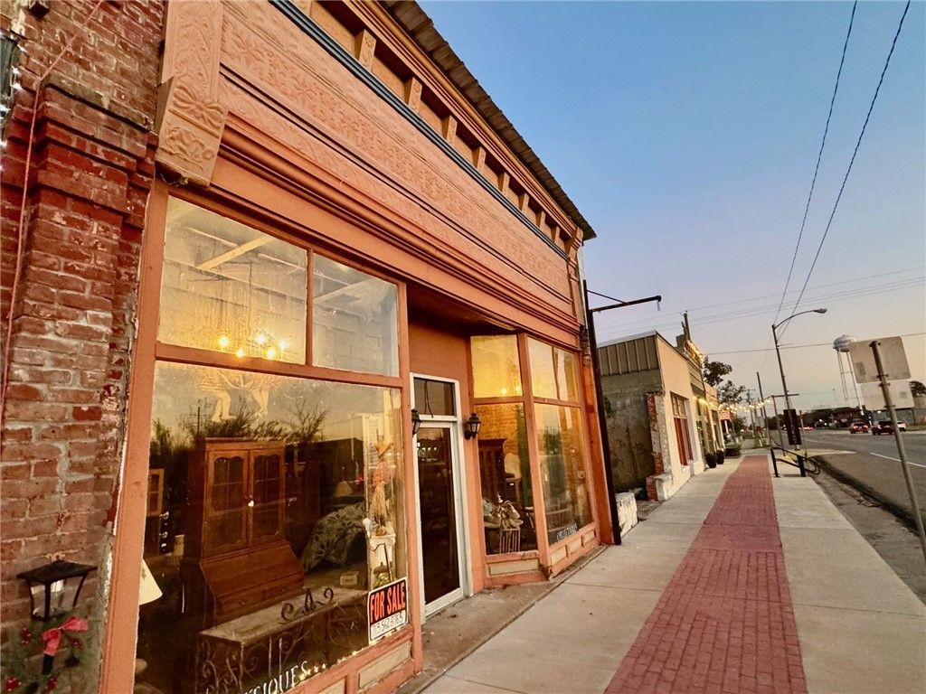 Photo of 720 S Main, Calvert, TX 77837 (MLS # 25012244)