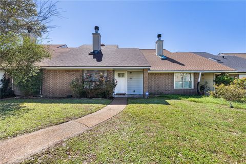Photo of 917 Navidad Street, Bryan, TX 77801 (MLS # 26003172)