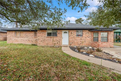Photo of 3302 Oregon Trail, Bryan, TX 77803 (MLS # 26005914)