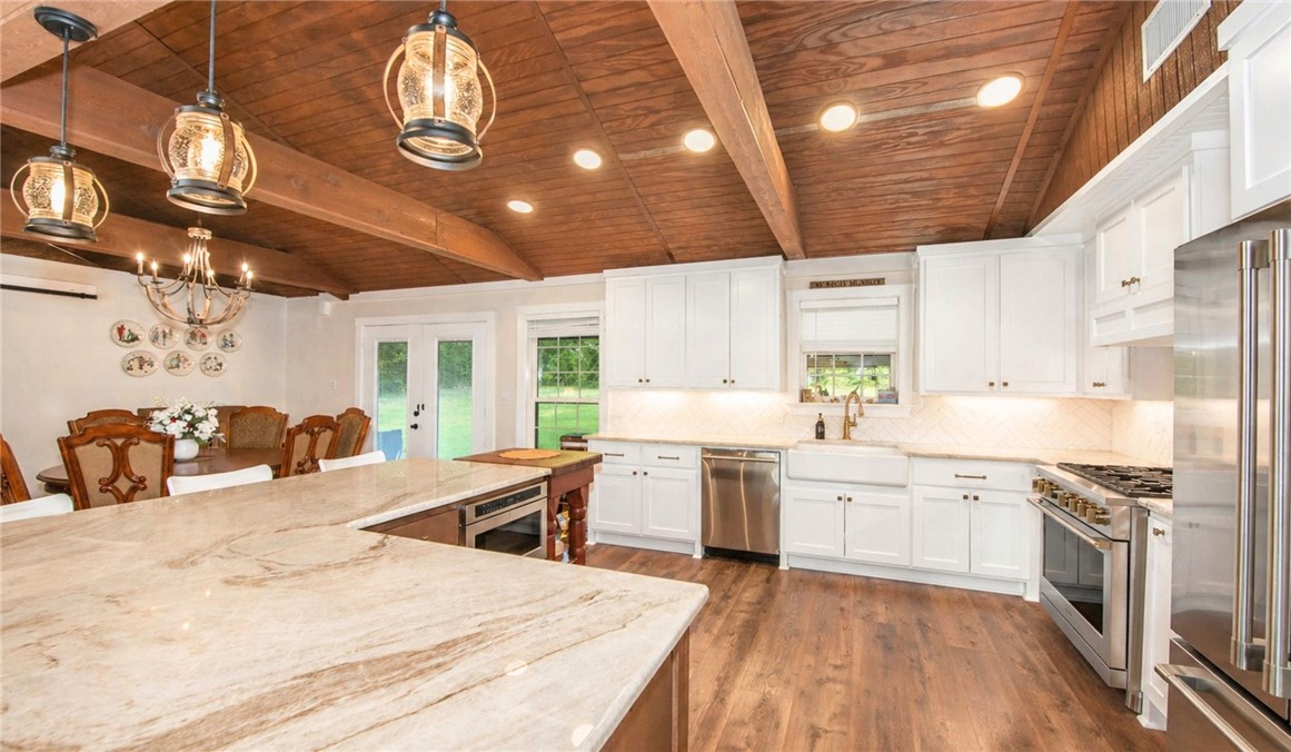 5916 Private Road 2003 (+16.9 acres)