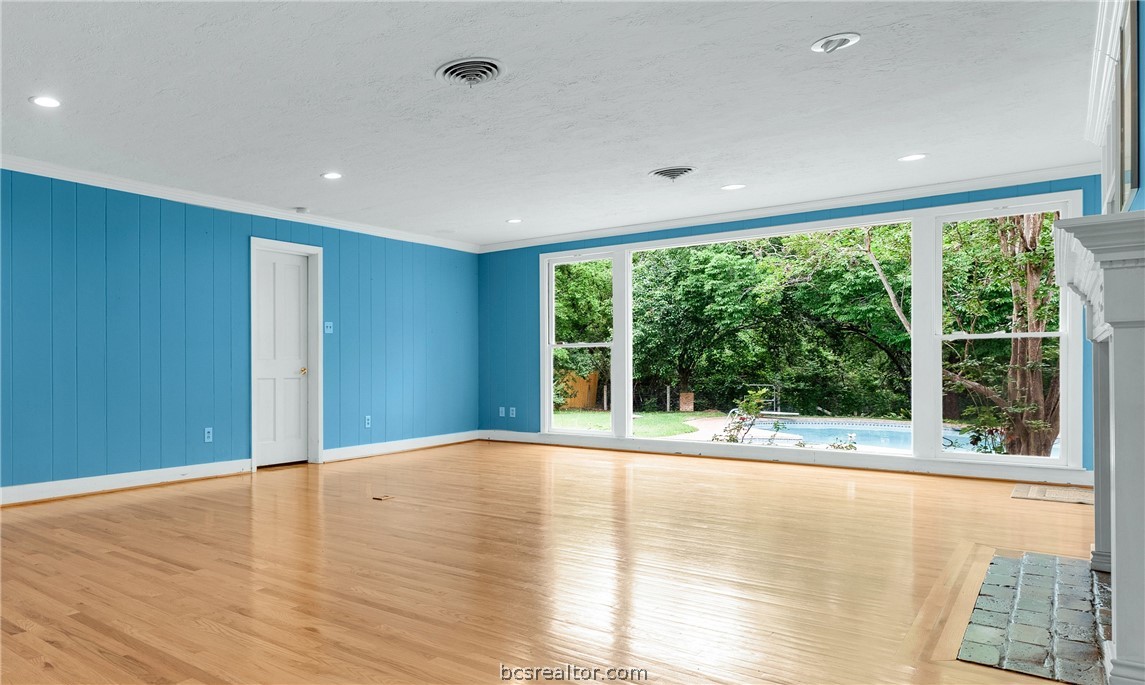 Bryan, Texas 77802, United States, 4 Bedrooms Bedrooms, ,4 BathroomsBathrooms,Residential,Pending,59437