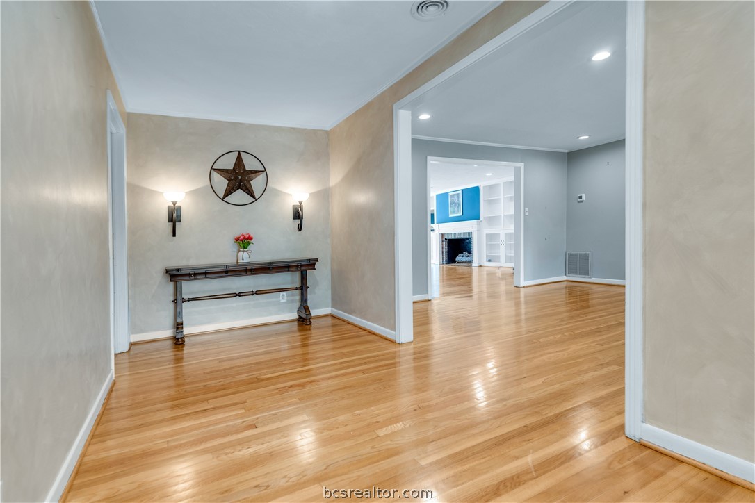 Bryan, Texas 77802, United States, 4 Bedrooms Bedrooms, ,4 BathroomsBathrooms,Residential,Pending,59437