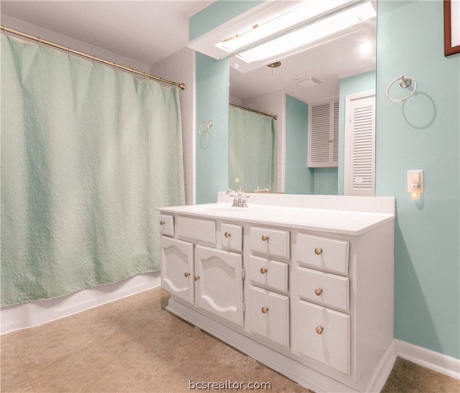 Bryan, Texas 77802, United States, 4 Bedrooms Bedrooms, ,4 BathroomsBathrooms,Residential,Pending,59437