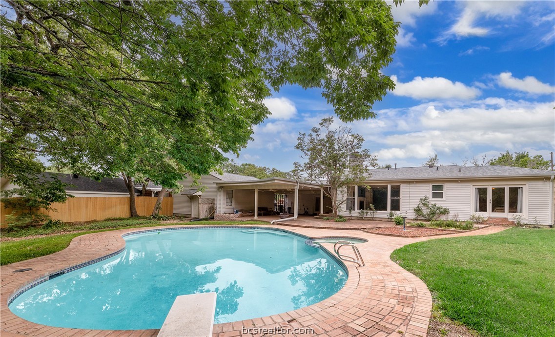 Bryan, Texas 77802, United States, 4 Bedrooms Bedrooms, ,4 BathroomsBathrooms,Residential,Pending,59437